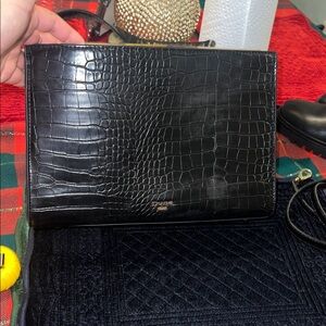 Chic Black Crocodile-Embossed Women's Messenger Bag